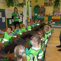 DZIECIAKI SADZENIAKI