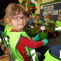 DZIECIAKI SADZENIAKI