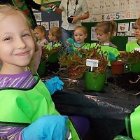 DZIECIAKI SADZENIAKI