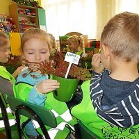 DZIECIAKI SADZENIAKI