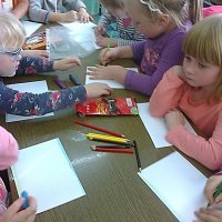 „SMERFY”  POZNAJĄ BIBLIOTEKĘ SZKOLNĄ