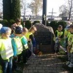 „Szkoła pamięta” – „Skrzaty” składają hołd poległym za ojczyznę.