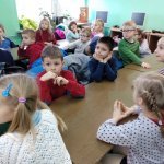 Poznajemy historię świętego Mikołaja – czyli kolejne zajęcia biblioteczne „Smerfów”