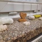 „Smerfy” spróbowały swoich sił jako rzeźbiarze i tak powstały wspaniałe mydlane postacie.