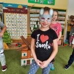 Światowy Dzień Kota u „Smerfów”. Były rysunki, wycinanki oraz teatrzyk „Kot w butach”.