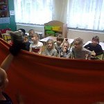 Smerfy bawią się w teatr