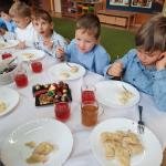 Pokój na ziemi ludziom,  a w niebie cisza gwiazd...